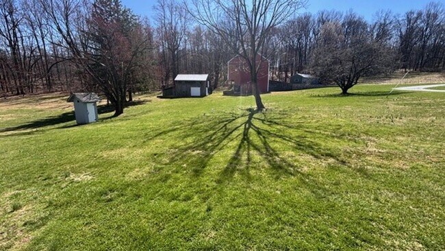 Building Photo - $1,600 Farmhouse Palmyra 4 bedroom 1.5 bath