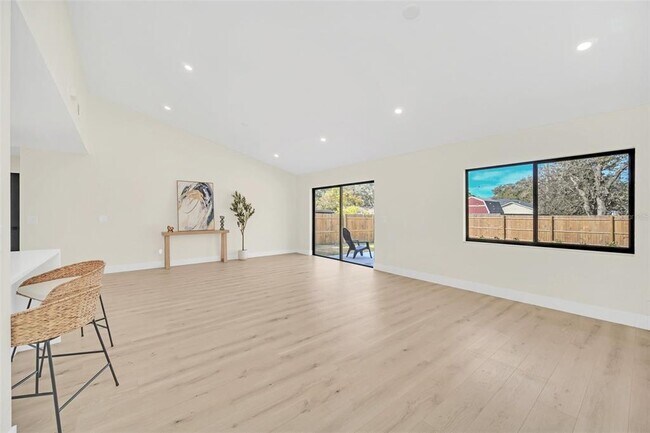 Building Photo - 8244 Limetree Ct