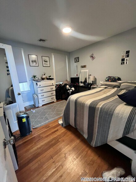 Building Photo - 731 Parker St