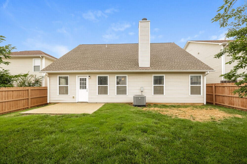 Building Photo - 413 Creek Oak Dr