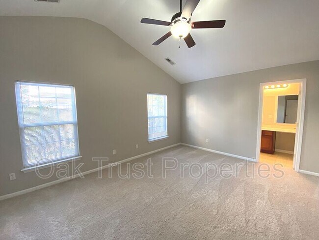 Building Photo - 237 Border Rd