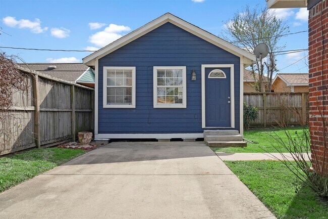 Building Photo - 5022 Lindsay St