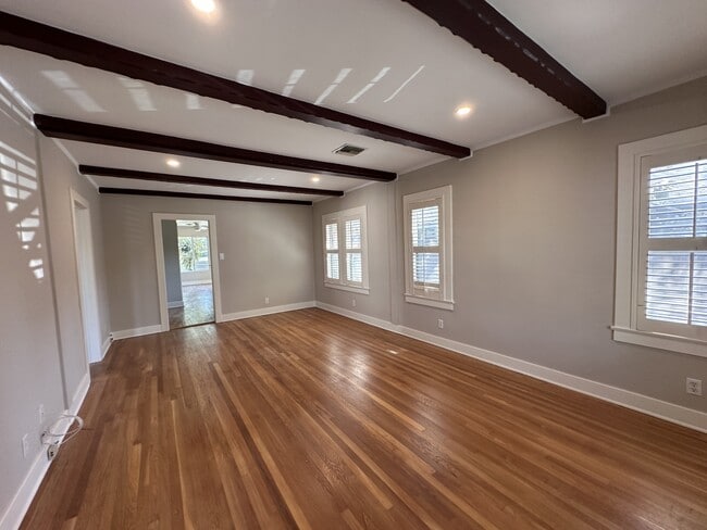 Building Photo - 930 N Fairview St