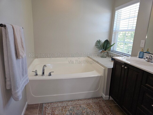 Building Photo - 905 Glenhaven Dr