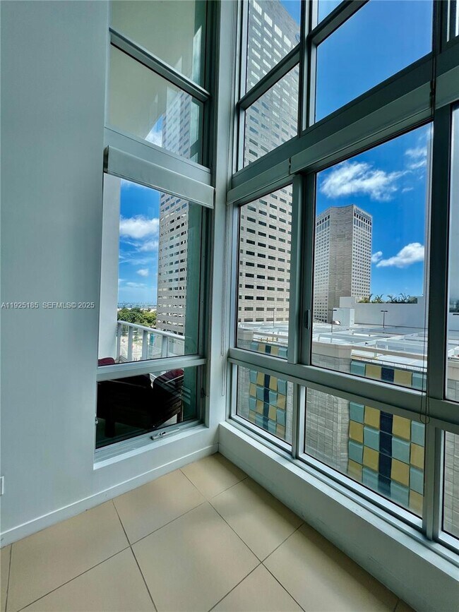 Building Photo - 300 S Biscayne Blvd
