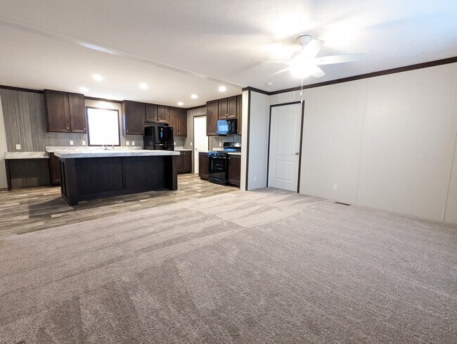 Building Photo - 177 Daisy Dr