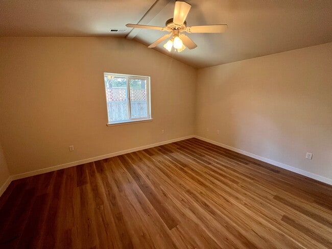 Building Photo - 2524 Parkwood Village Ln