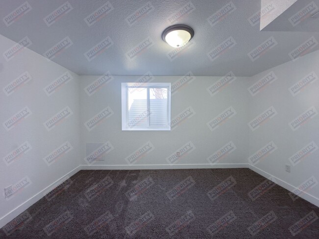 Building Photo - Adorable Single Family Home