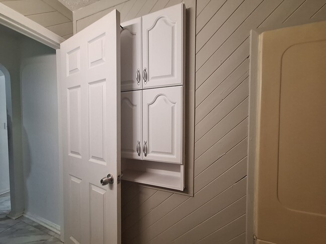 Building Photo - Harper Woods bungalow