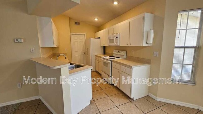 Building Photo - 10368 Lansfield St