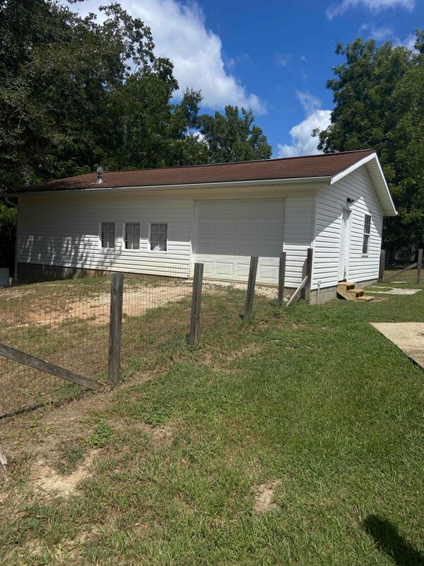 Building Photo - 202 James Loop