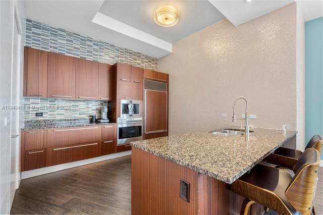 Building Photo - 16001 Collins Ave