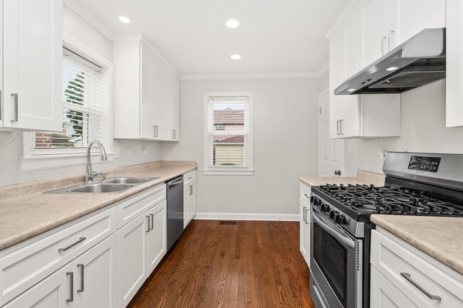 Building Photo - 7254 N Osceola Ave