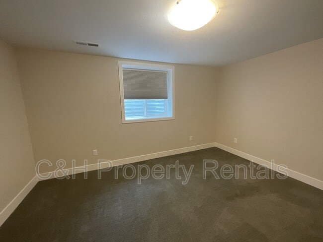 Building Photo - 5506 Sunny Cv