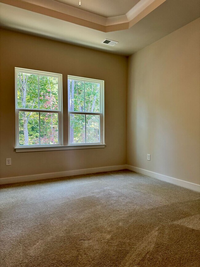 Building Photo - 3 Bedroom Townhouse w/garage located in Po...