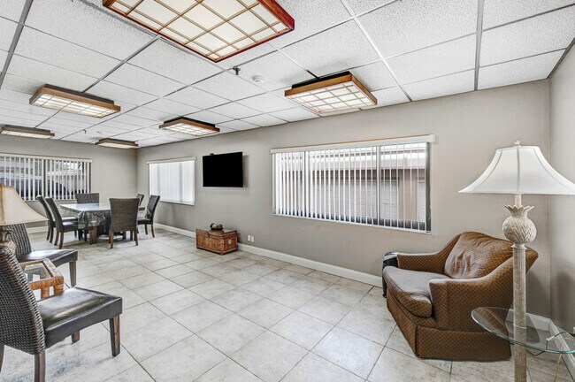 Building Photo - 995 N Hwy A1A