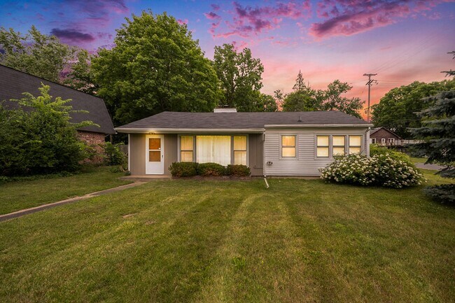 Building Photo - Charming, remodeled 2-Bed/1-Bath  ranch style home- $1499