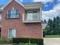 Building Photo - Shelby Twp 2-Bedroom,2-Bath, attached gara...