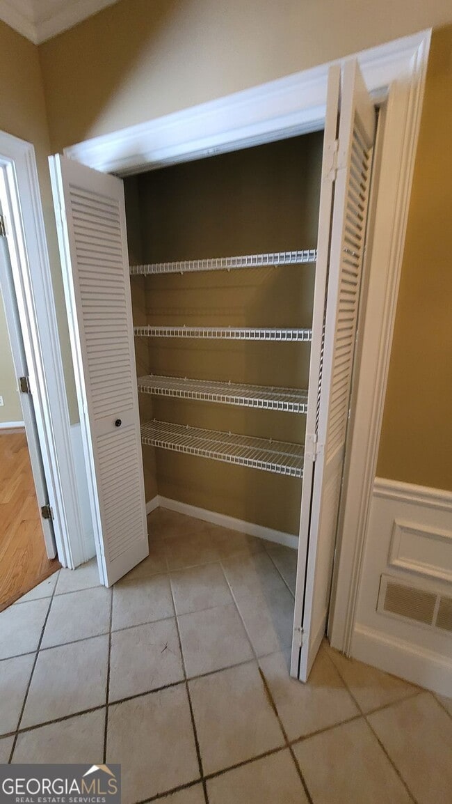 Building Photo - 5005 Johns Creek Ct