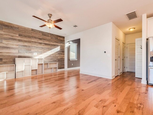 Building Photo - 2208 Capulet St