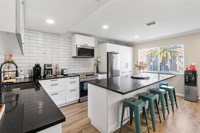 Building Photo - 1579 Greenlea Dr