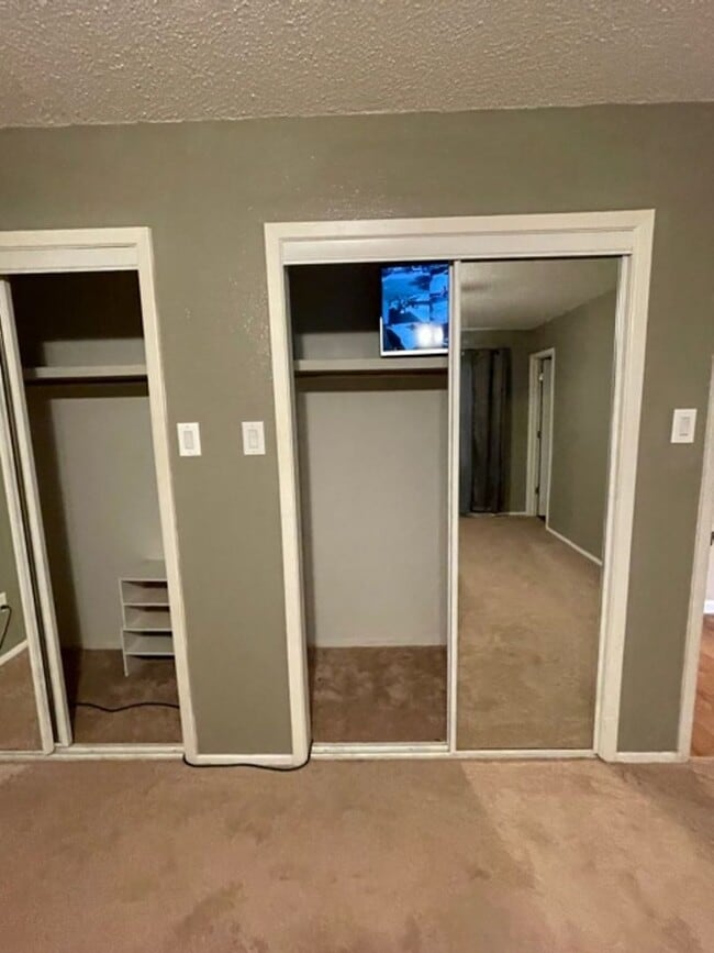 Building Photo - Cozy and Comfy 3 Bed! Mesa/Zia School Dist...