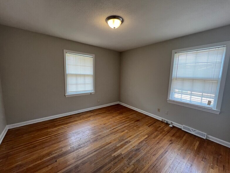 Building Photo - 837 Crawford St