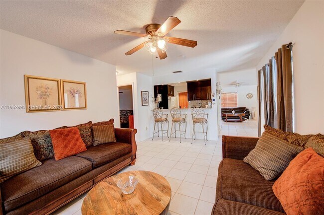 Building Photo - 11909 SW 48th Ct