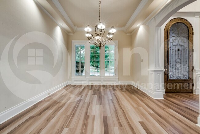 Building Photo - 5224 Longvue Dr