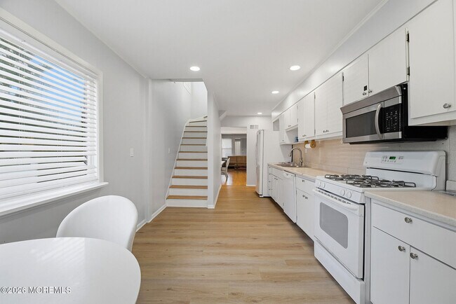 Building Photo - 343 Norwood Ave