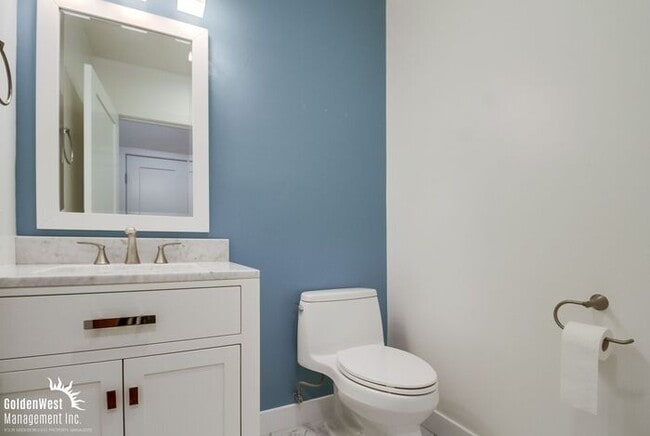 Building Photo - Modern 2Bdm 1.5Ba Townhome in Point Loma w...