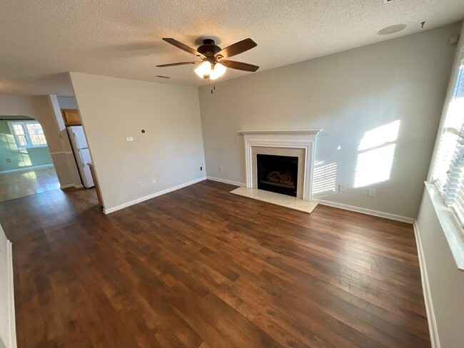 Building Photo - Newly Renovated 3BR/2BA in Lanvale Trace