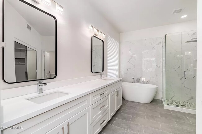 Building Photo - 6739 E Gelding Dr