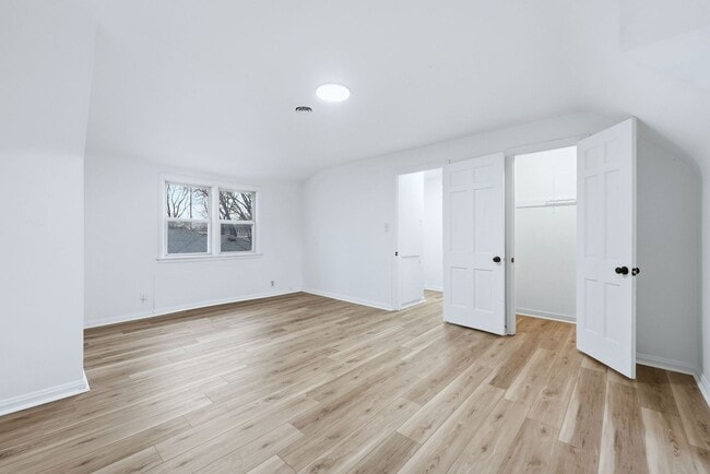 Building Photo - Freshly Updated 3BR Home with Garage & Carport