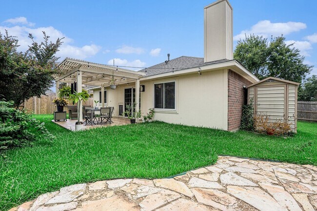 Building Photo - 618 Bay Oaks Dr