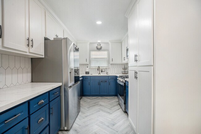 Primary Photo - 5720 Fraser Ave