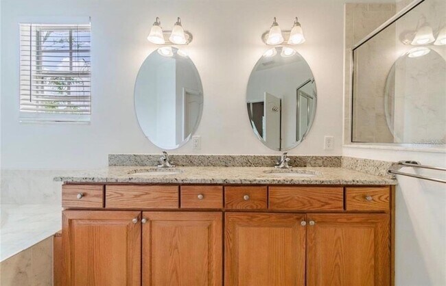 Building Photo - 131 S Arrawana Ave