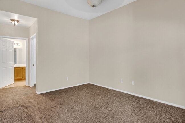 Building Photo - 10245 S Maryland Pkwy