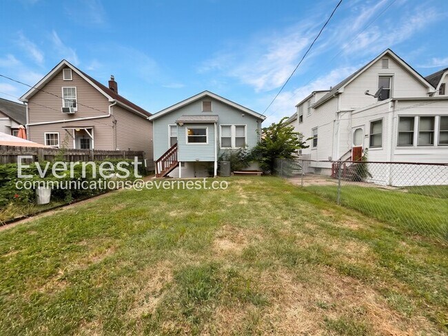 Building Photo - 3 Bed/2 Bath Home with Fenced Yard / Pet-Friendly / Vouchers Accepted / Available Now!