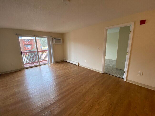 Building Photo - 96 Powers St