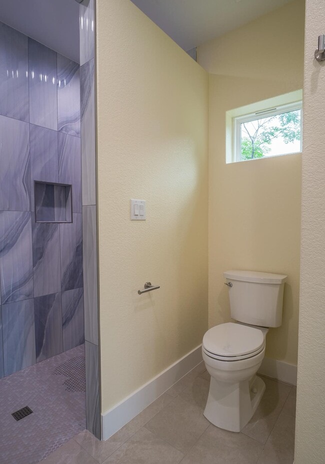 Building Photo - 1415 Bluebonnet Dr