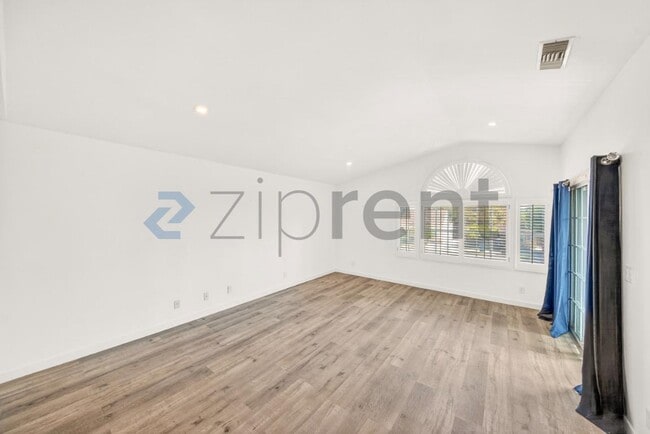 Building Photo - 2481 S Bundy Dr