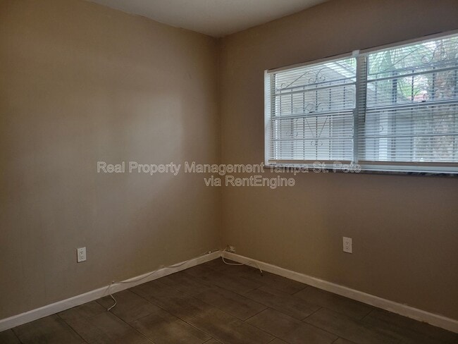 Building Photo - 3001 E Jean St