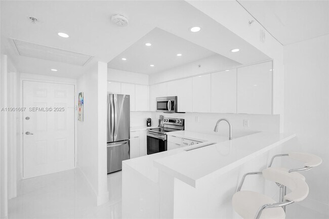 Building Photo - 2501 S Ocean Dr