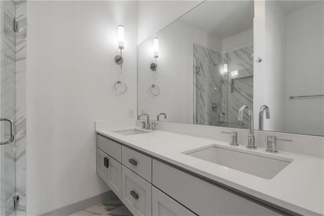 Building Photo - 2290 N Fitzhugh Ave