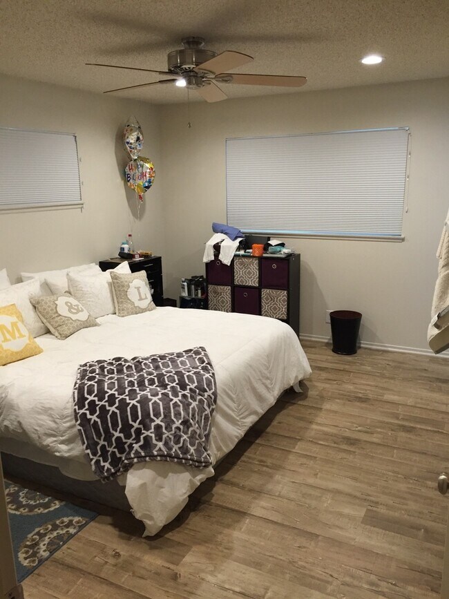 Building Photo - One story home on a HUGE lot in Central Camarillo