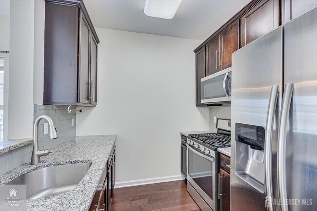 Building Photo - 712 Strassle Wy