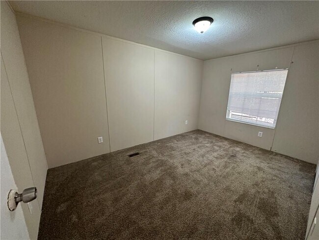 Building Photo - 7016 Blueberry Ridge SE