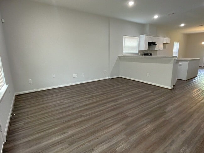 Building Photo - 4215 Davenport St