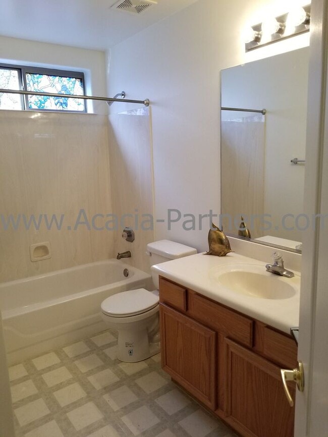 Building Photo - 3 Bedroom/2 Bath in Gated Community